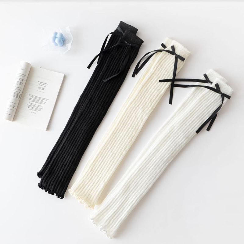 Japanilainen mustavalkoinen kasa -sukat Japanilainen mustavalkoinen kasa -sukat