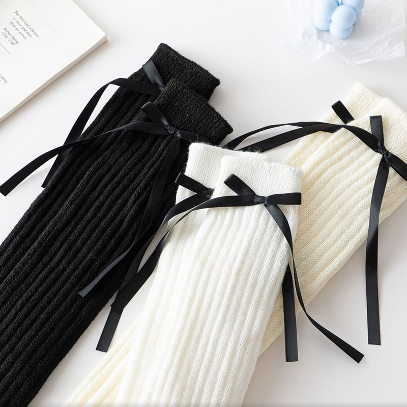 Japanilainen mustavalkoinen kasa -sukat Japanilainen mustavalkoinen kasa -sukat