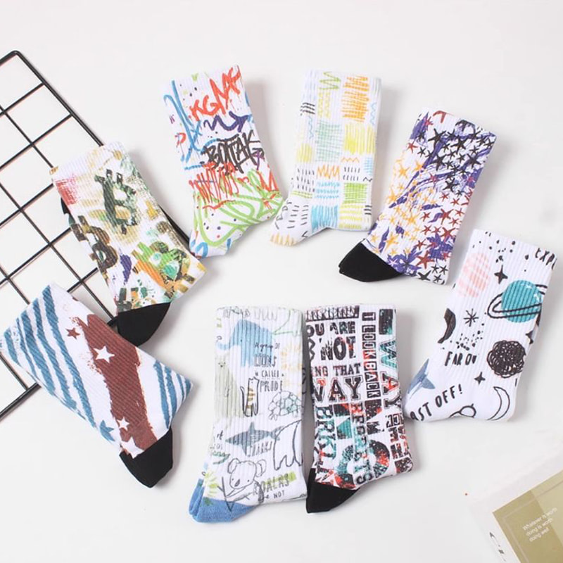 3D -tulostustekniikka kevät- ja kesäsukille, miesten pitkät sukat, naisten keskipohjat, eurooppalaiset ja amerikkalaiset katuurheilut, pariskuntien puuvillasukat, graffiti trendikkät sukat 3D -tulostustekniikka kevät- ja kesäsukille, miesten pitkät sukat, naisten keskipohjat, eurooppalaiset ja amerikkalaiset katuurheilut, pariskuntien puuvillasukat, graffiti trendikkät sukat