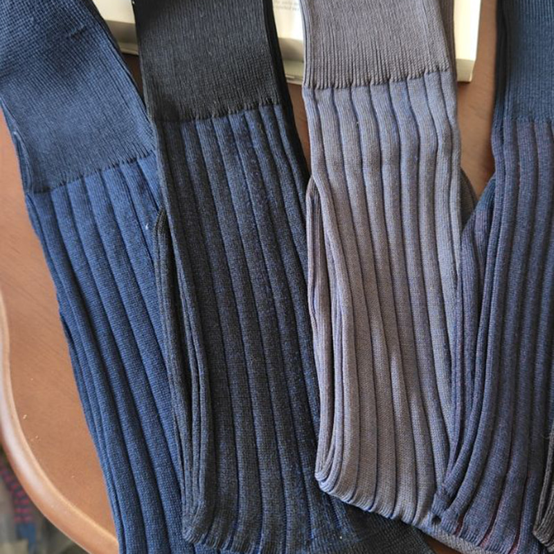 Kaksinkertainen neulan yritysjalkapallo -sukat Kaksinkertainen neulan yritysjalkapallo -sukat