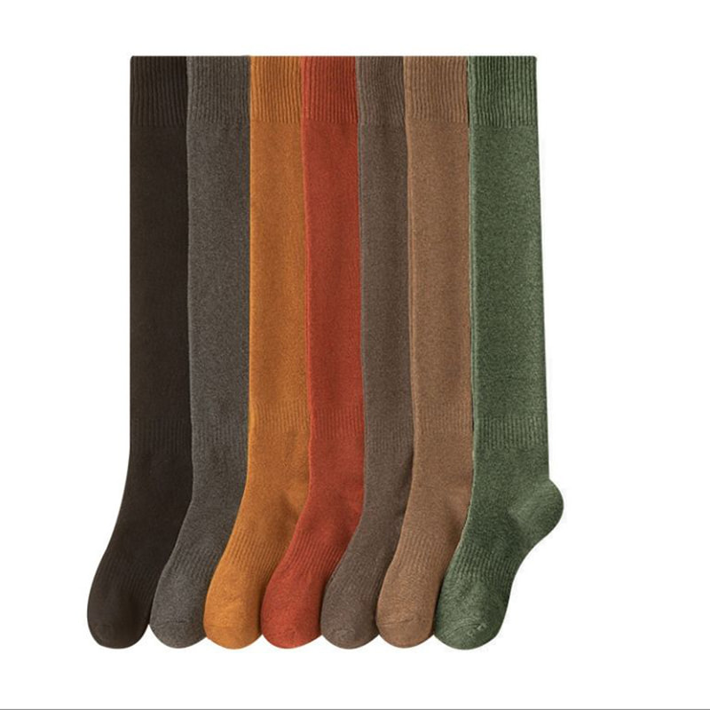 Polvi naisten sukat, syksy ja talvi japanilainen JK -korkeat sukat, talviset pitkät sukat, paksut silmukka lämpimät pitkät sukat Polvi naisten sukat, syksy ja talvi japanilainen JK -korkeat sukat, talviset pitkät sukat, paksut silmukka lämpimät pitkät sukat